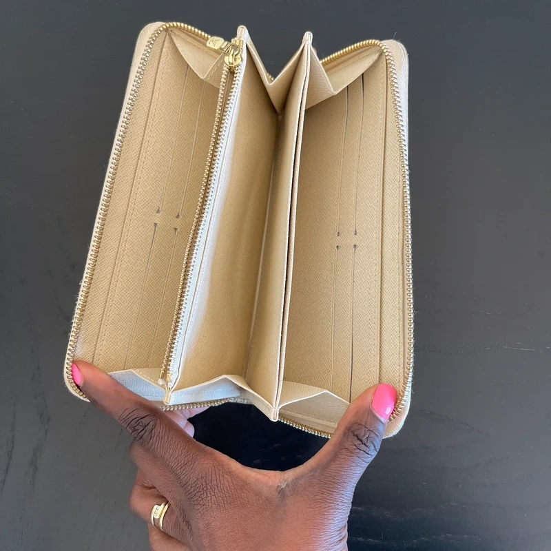 Louis Vuitton zippy damier azur LUXE DE SECONDE MAIN AUTHENTIQUE CERTIFICAT D'AUTHENTICITE ENTRUPY. SAC DE LUXE D'OCCASION PAS CHER LOUIS VUITTON FULL SET.