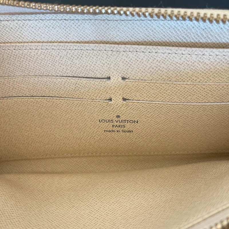 Louis Vuitton zippy damier azur LUXE DE SECONDE MAIN AUTHENTIQUE CERTIFICAT D'AUTHENTICITE ENTRUPY. SAC DE LUXE D'OCCASION PAS CHER LOUIS VUITTON FULL SET.