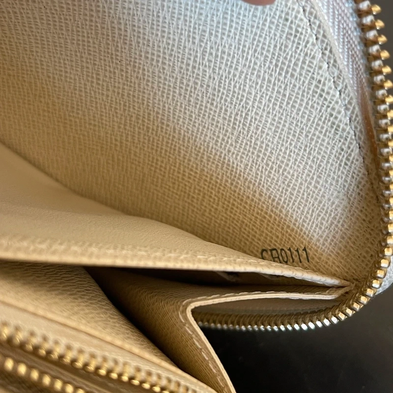 Louis Vuitton zippy damier azur LUXE DE SECONDE MAIN AUTHENTIQUE CERTIFICAT D'AUTHENTICITE ENTRUPY. SAC DE LUXE D'OCCASION PAS CHER LOUIS VUITTON FULL SET.