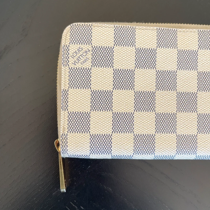 Louis Vuitton zippy damier azur LUXE DE SECONDE MAIN AUTHENTIQUE CERTIFICAT D'AUTHENTICITE ENTRUPY. SAC DE LUXE D'OCCASION PAS CHER LOUIS VUITTON FULL SET.