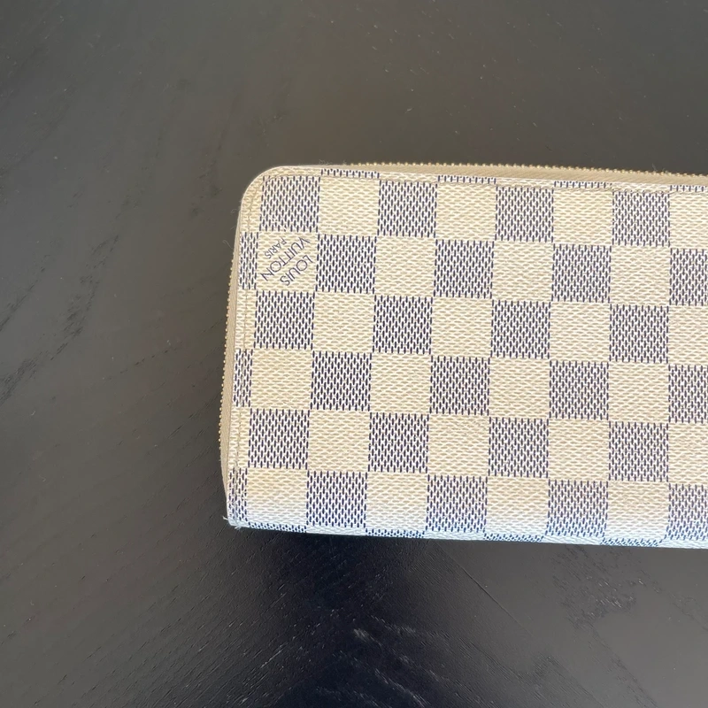 Louis Vuitton zippy damier azur LUXE DE SECONDE MAIN AUTHENTIQUE CERTIFICAT D'AUTHENTICITE ENTRUPY. SAC DE LUXE D'OCCASION PAS CHER LOUIS VUITTON FULL SET.