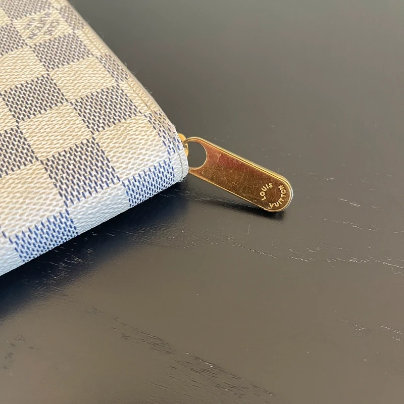 Louis Vuitton zippy damier azur LUXE DE SECONDE MAIN AUTHENTIQUE CERTIFICAT D'AUTHENTICITE ENTRUPY. SAC DE LUXE D'OCCASION PAS CHER LOUIS VUITTON FULL SET.