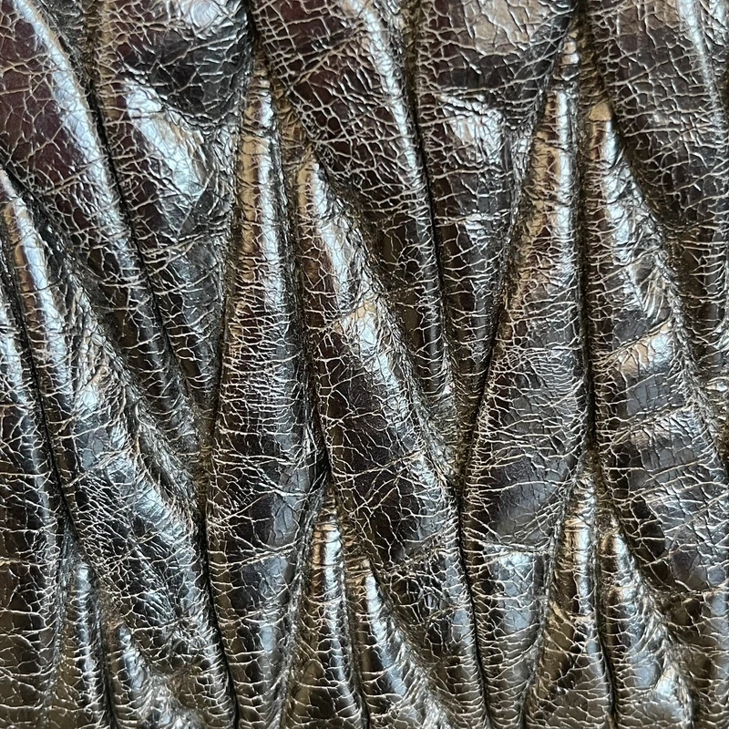 Miu miu pochette matelassée en cuir nappa noir & dorée LUXE DE SECONDE MAIN AUTHENTIQUE CERTIFICAT D'AUTHENTICITE ENTRUPY. SAC DE LUXE D'OCCASION PAS CHER