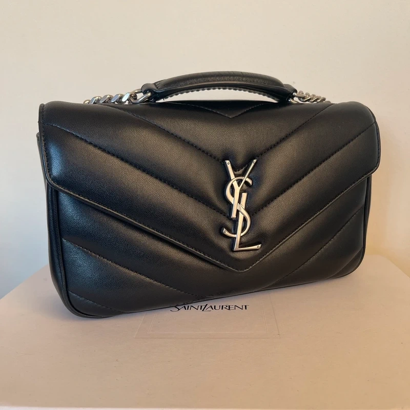 YSL Loulou SMALL Nouvelle Version LUXE DE SECONDE MAIN AUTHENTIQUE CERTIFICAT D'AUTHENTICITE ENTRUPY. SAC DE LUXE D'OCCASION PAS CHER LOUIS VUITTON FULL SET.
