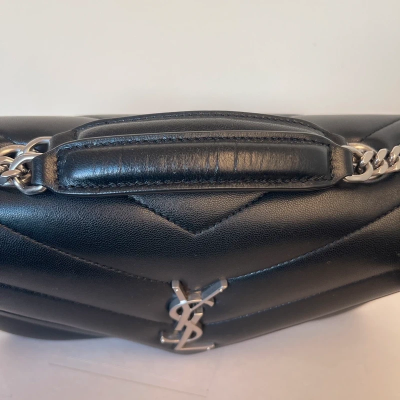 YSL Loulou SMALL Nouvelle Version LUXE DE SECONDE MAIN AUTHENTIQUE CERTIFICAT D'AUTHENTICITE ENTRUPY. SAC DE LUXE D'OCCASION PAS CHER LOUIS VUITTON FULL SET.