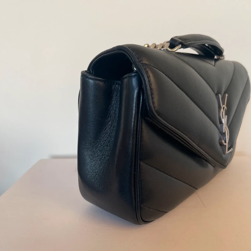 YSL Loulou SMALL Nouvelle Version LUXE DE SECONDE MAIN AUTHENTIQUE CERTIFICAT D'AUTHENTICITE ENTRUPY. SAC DE LUXE D'OCCASION PAS CHER LOUIS VUITTON FULL SET.