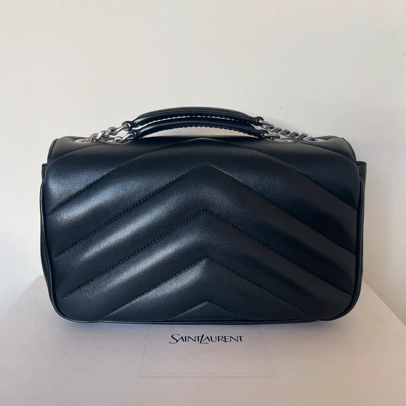 YSL Loulou SMALL Nouvelle Version LUXE DE SECONDE MAIN AUTHENTIQUE CERTIFICAT D'AUTHENTICITE ENTRUPY. SAC DE LUXE D'OCCASION PAS CHER LOUIS VUITTON FULL SET.