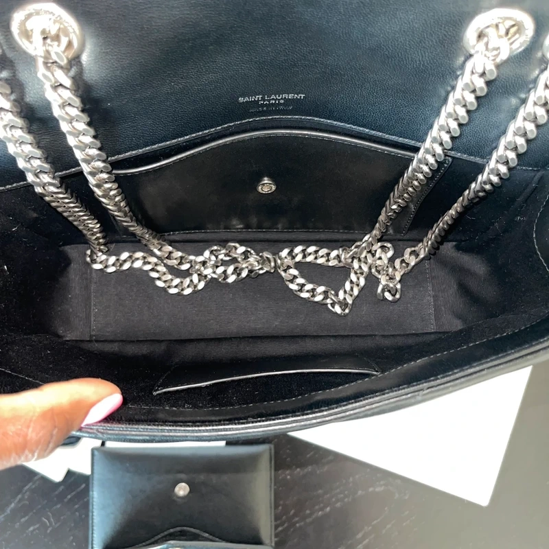 YSL Loulou SMALL Nouvelle Version LUXE DE SECONDE MAIN AUTHENTIQUE CERTIFICAT D'AUTHENTICITE ENTRUPY. SAC DE LUXE D'OCCASION PAS CHER LOUIS VUITTON FULL SET.