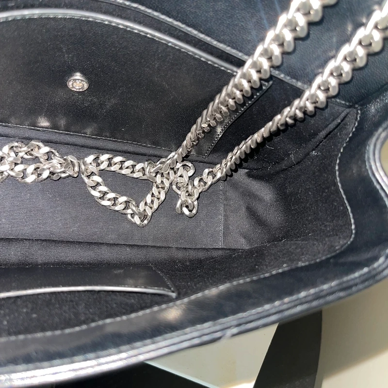 YSL Loulou SMALL Nouvelle Version LUXE DE SECONDE MAIN AUTHENTIQUE CERTIFICAT D'AUTHENTICITE ENTRUPY. SAC DE LUXE D'OCCASION PAS CHER LOUIS VUITTON FULL SET.