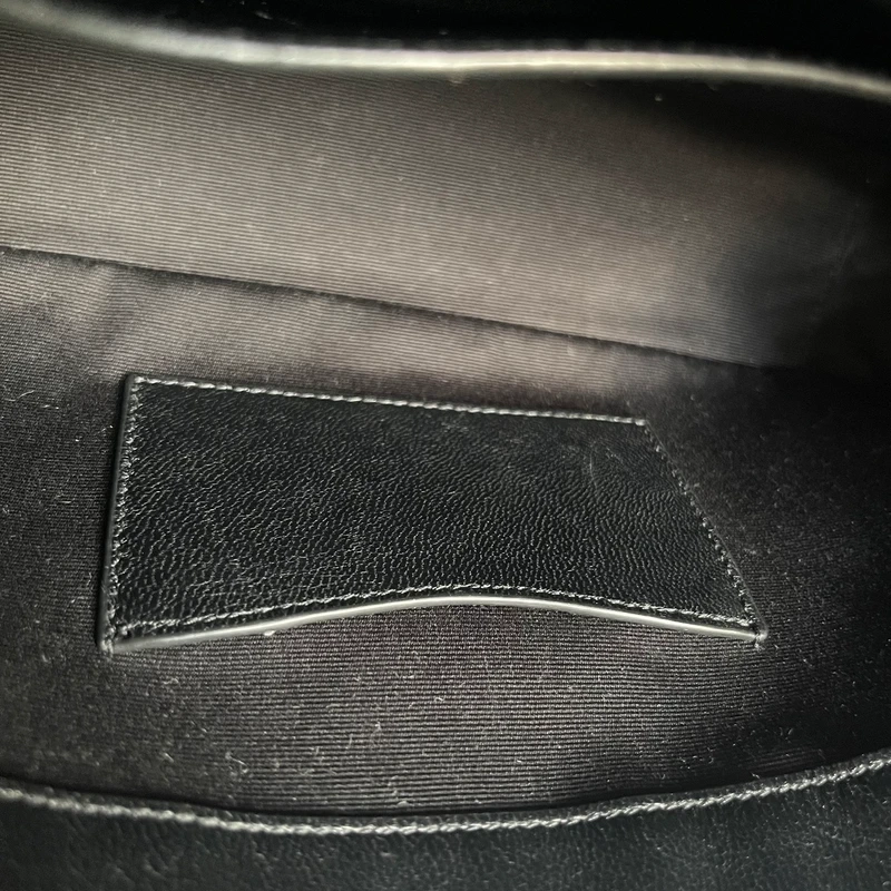 YSL Loulou SMALL Nouvelle Version LUXE DE SECONDE MAIN AUTHENTIQUE CERTIFICAT D'AUTHENTICITE ENTRUPY. SAC DE LUXE D'OCCASION PAS CHER LOUIS VUITTON FULL SET.