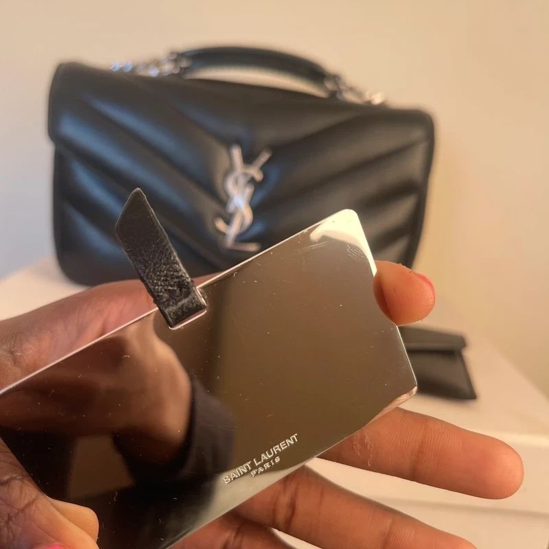 YSL Loulou SMALL Nouvelle Version LUXE DE SECONDE MAIN AUTHENTIQUE CERTIFICAT D'AUTHENTICITE ENTRUPY. SAC DE LUXE D'OCCASION PAS CHER LOUIS VUITTON FULL SET.