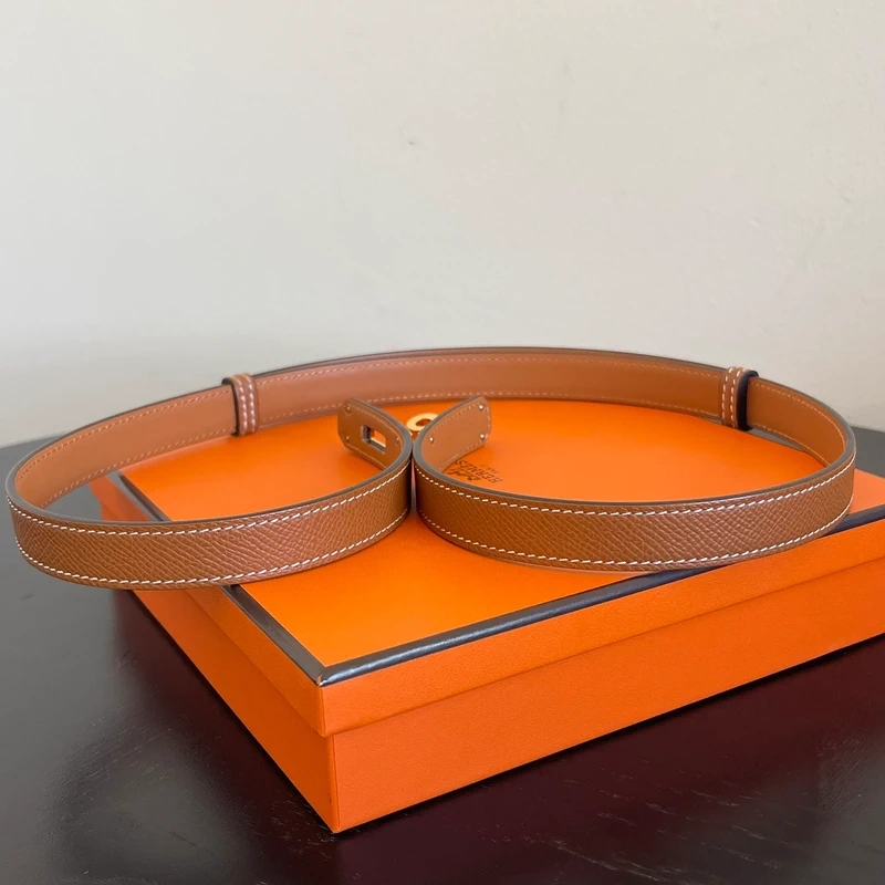 HERMES ceinture Kelly veau Epsom gold LUXE DE SECONDE MAIN AUTHENTIQUE CERTIFICAT D'AUTHENTICITE ENTRUPY. SAC DE LUXE D'OCCASION PAS CHER. HERMES FULL SET