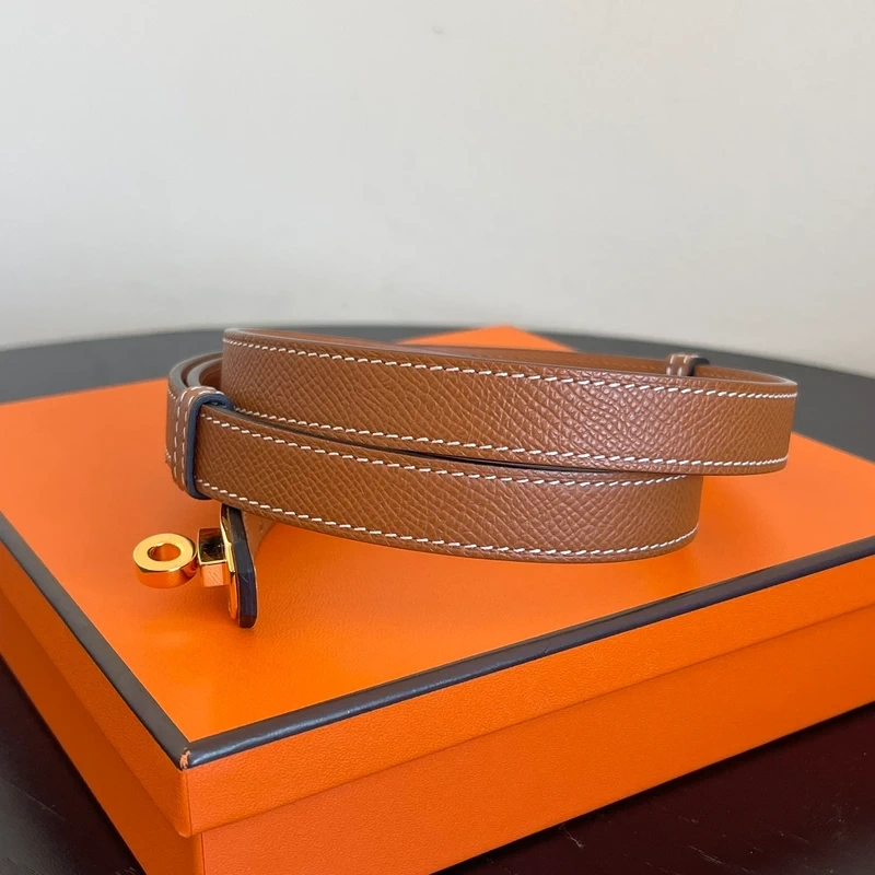 HERMES ceinture Kelly veau Epsom gold LUXE DE SECONDE MAIN AUTHENTIQUE CERTIFICAT D'AUTHENTICITE ENTRUPY. SAC DE LUXE D'OCCASION PAS CHER. HERMES FULL SET