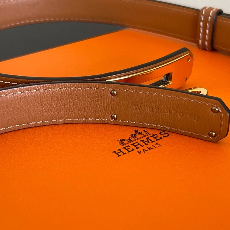 HERMES ceinture Kelly veau Epsom gold LUXE DE SECONDE MAIN AUTHENTIQUE CERTIFICAT D'AUTHENTICITE ENTRUPY. SAC DE LUXE D'OCCASION PAS CHER. HERMES FULL SET