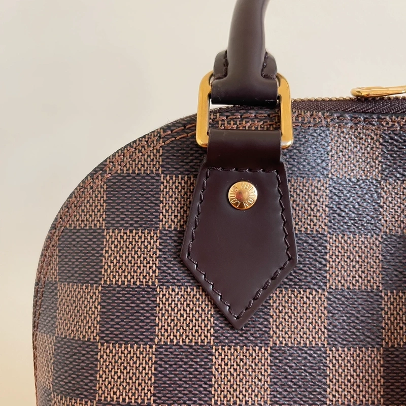 LOUIS VUITTON Alma BB damier ébène SAC DE LUXE DE SECONDE MAIN AUTHENTIQUE CERTIFICAT D'AUTHENTICITE ENTRUPY. SAC DE LUXE D'OCCASION PAS CHER. LOUIS VUITTON FULL SET