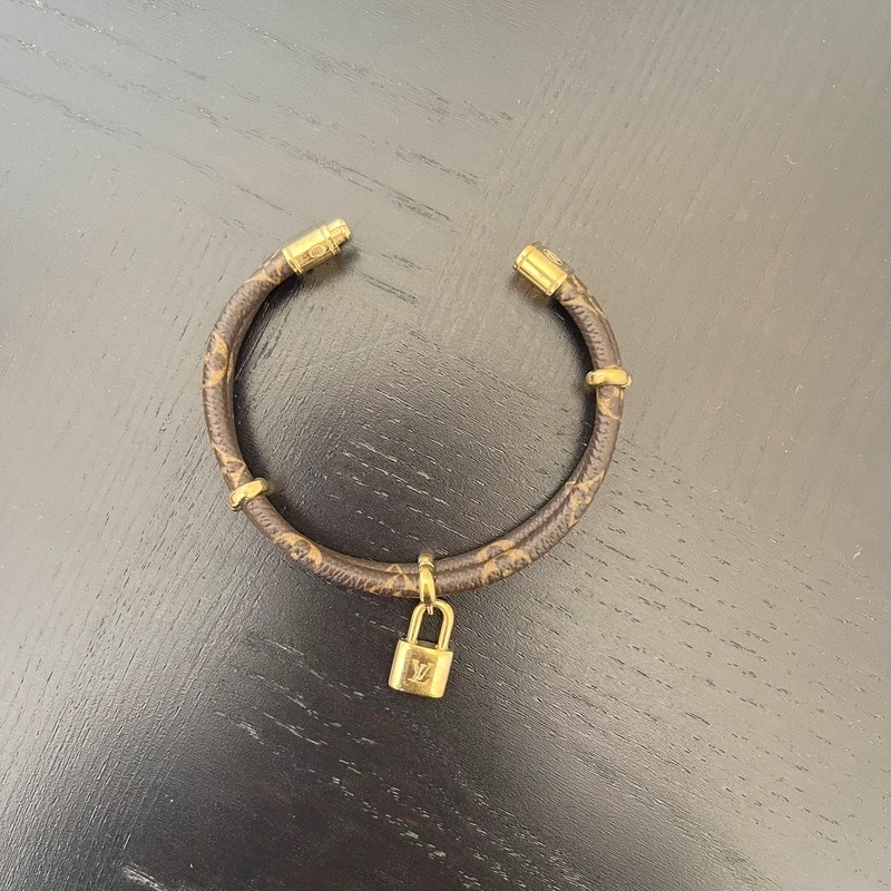 LOUIS VUITTON bracelet keep it twice LUXE D'OCCASION PAS CHER LOUIS VUITTON FULL SET.