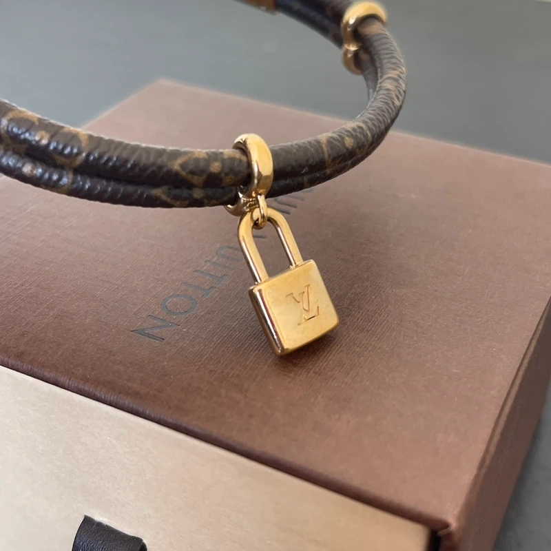 LOUIS VUITTON bracelet keep it twice LUXE D'OCCASION PAS CHER LOUIS VUITTON FULL SET.