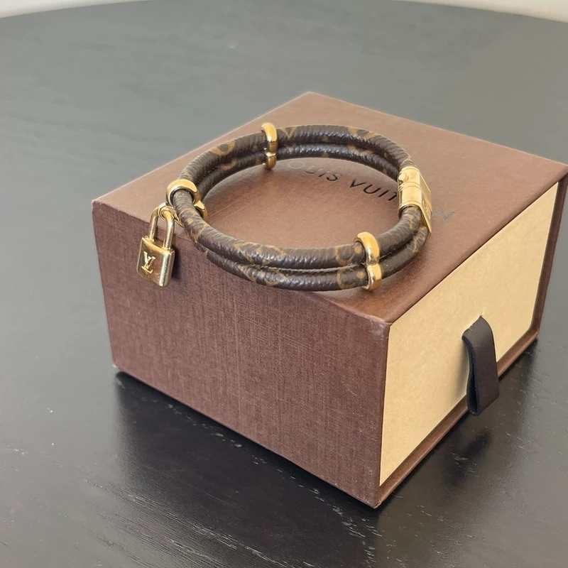 LOUIS VUITTON bracelet keep it twice LUXE D'OCCASION PAS CHER LOUIS VUITTON FULL SET.