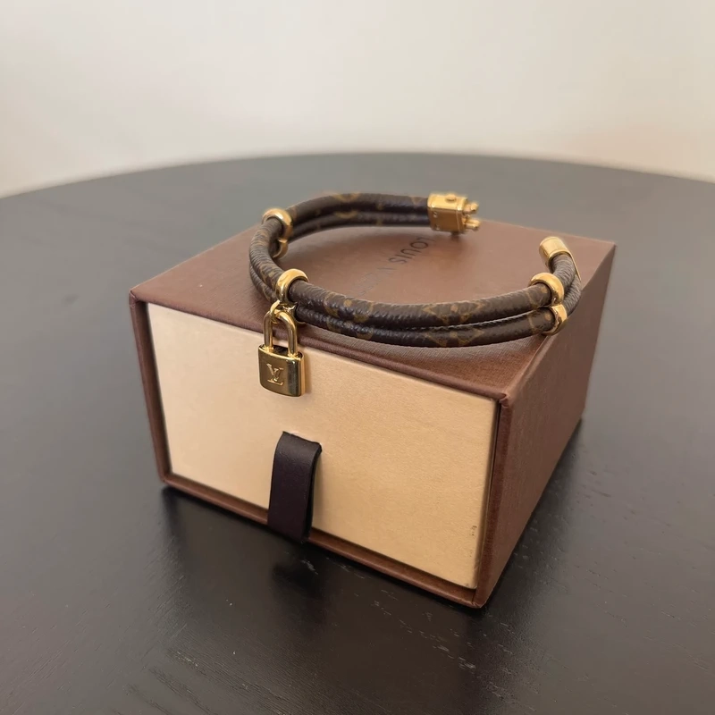 LOUIS VUITTON bracelet keep it twice LUXE D'OCCASION PAS CHER LOUIS VUITTON FULL SET.