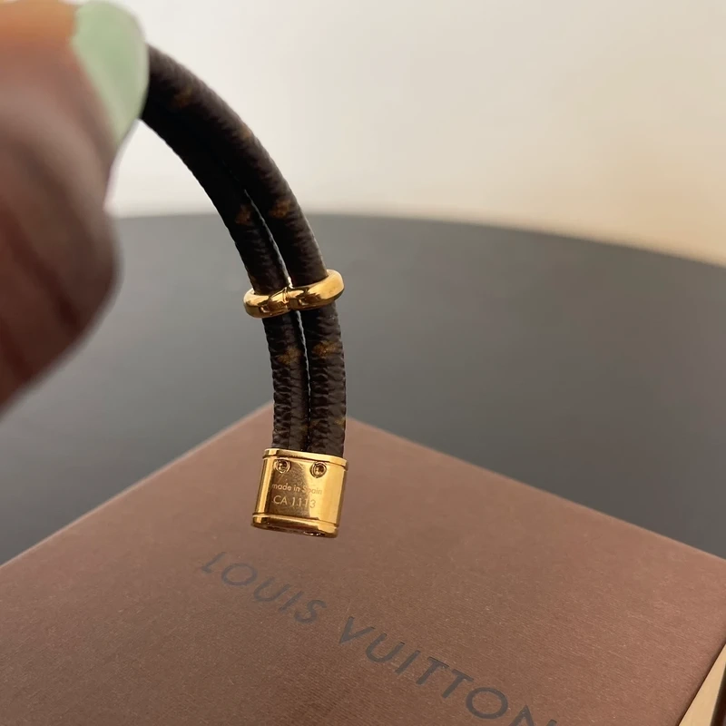 LOUIS VUITTON bracelet keep it twice LUXE D'OCCASION PAS CHER LOUIS VUITTON FULL SET.