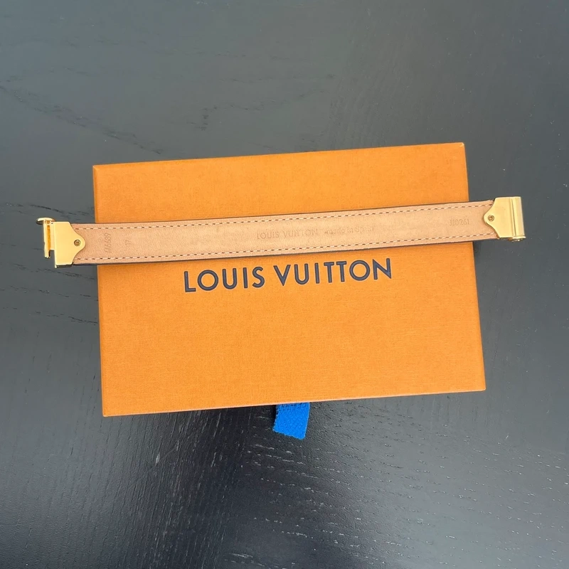 LOUIS VUITTON bracelet nano monogram LUXE D'OCCASION PAS CHER LOUIS VUITTON FULL SET.