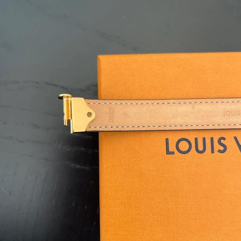 LOUIS VUITTON bracelet nano monogram LUXE D'OCCASION PAS CHER LOUIS VUITTON FULL SET.