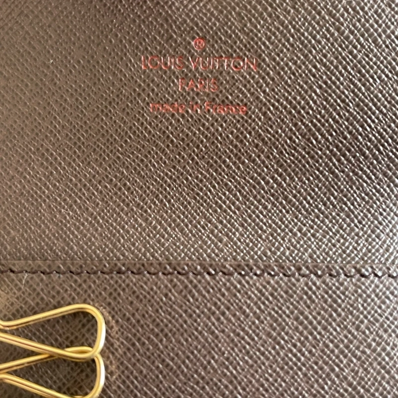 LOUIS VUITTON étui à 6 clés damier ébène LUXE DE SECONDE MAIN AUTHENTIQUE CERTIFICAT D'AUTHENTICITE ENTRUPY. LUXE D'OCCASION PAS CHER. LOUIS VUITTON FULL SET