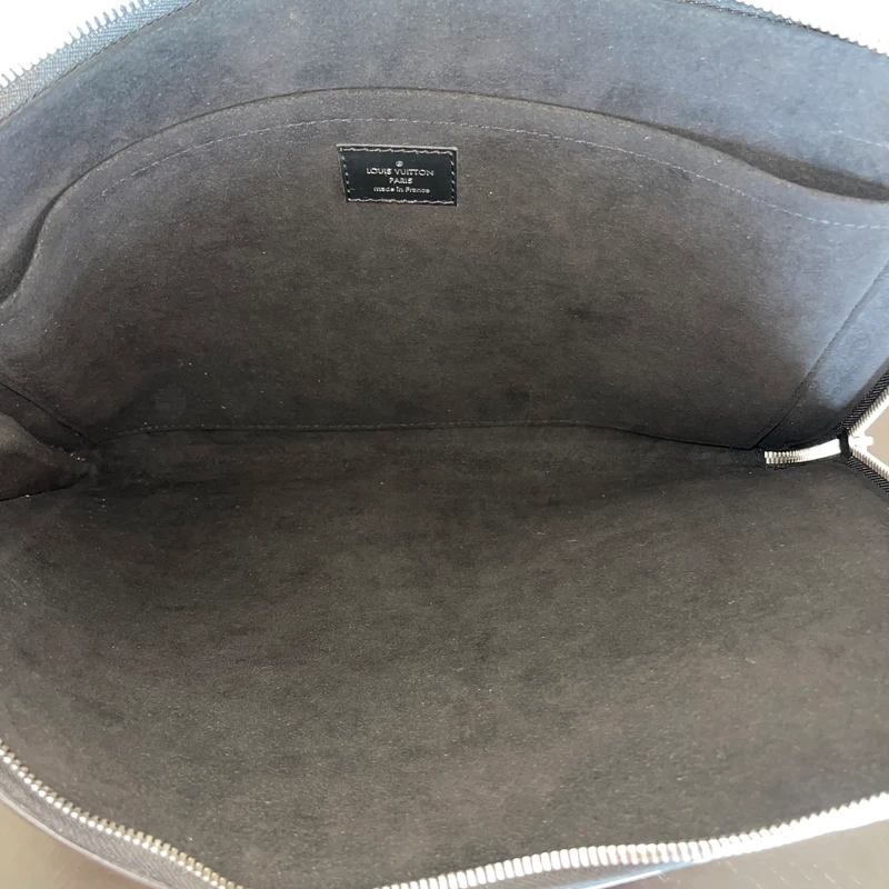 Louis Vuitton étui voyage GM cuir épi noir SAC DE LUXE DE SECONDE MAIN AUTHENTIQUE CERTIFICAT D'AUTHENTICITE ENTRUPY. SAC DE LUXE D'OCCASION PAS CHER. LOUIS VUITTON FULL SET
