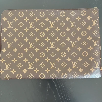 Louis Vuitton étui voyage GM monogram SAC DE LUXE DE SECONDE MAIN AUTHENTIQUE CERTIFICAT D'AUTHENTICITE ENTRUPY. SAC DE LUXE D'OCCASION PAS CHER. LOUIS VUITTON FULL SET