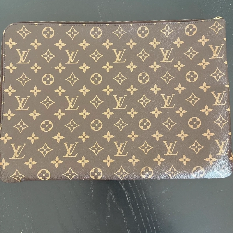 Louis Vuitton étui voyage GM monogram SAC DE LUXE DE SECONDE MAIN AUTHENTIQUE CERTIFICAT D'AUTHENTICITE ENTRUPY. SAC DE LUXE D'OCCASION PAS CHER. LOUIS VUITTON FULL SET