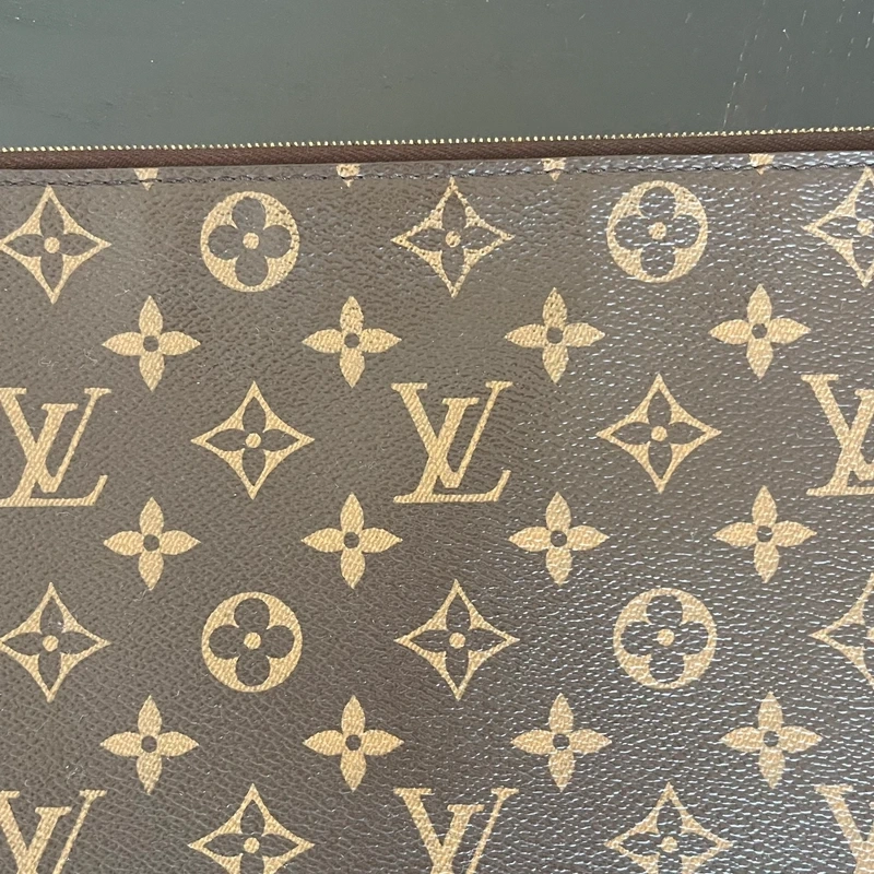 Louis Vuitton étui voyage GM monogram SAC DE LUXE DE SECONDE MAIN AUTHENTIQUE CERTIFICAT D'AUTHENTICITE ENTRUPY. SAC DE LUXE D'OCCASION PAS CHER. LOUIS VUITTON FULL SET