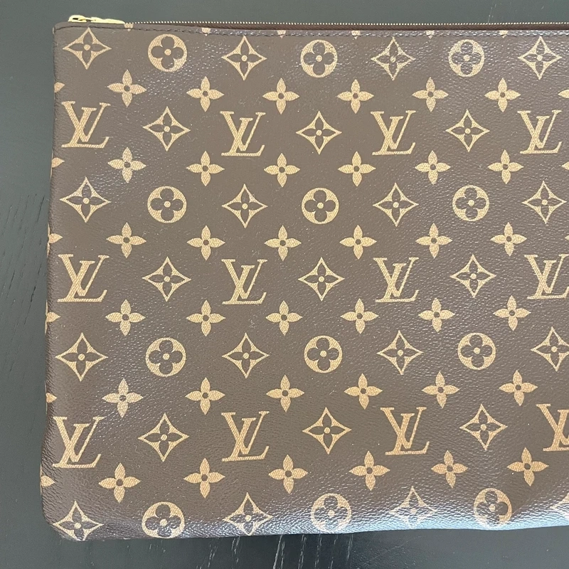 Louis Vuitton étui voyage GM monogram SAC DE LUXE DE SECONDE MAIN AUTHENTIQUE CERTIFICAT D'AUTHENTICITE ENTRUPY. SAC DE LUXE D'OCCASION PAS CHER. LOUIS VUITTON FULL SET