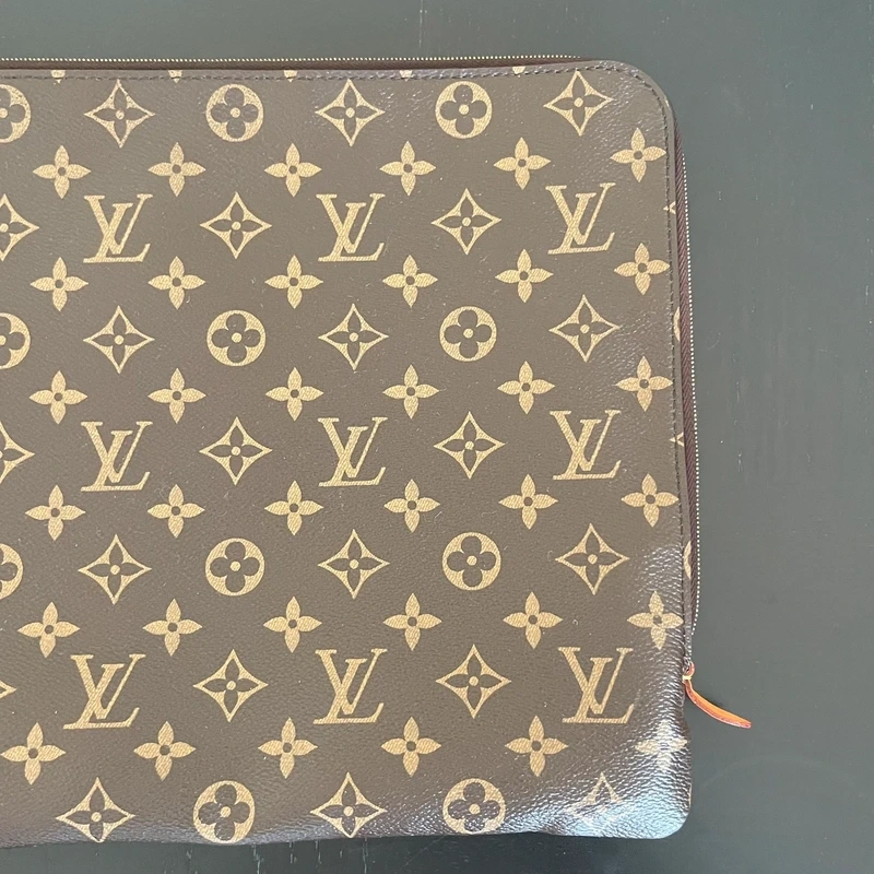 Louis Vuitton étui voyage GM monogram SAC DE LUXE DE SECONDE MAIN AUTHENTIQUE CERTIFICAT D'AUTHENTICITE ENTRUPY. SAC DE LUXE D'OCCASION PAS CHER. LOUIS VUITTON FULL SET