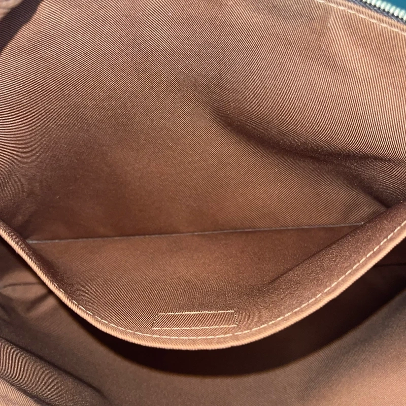 Louis Vuitton étui voyage GM monogram SAC DE LUXE DE SECONDE MAIN AUTHENTIQUE CERTIFICAT D'AUTHENTICITE ENTRUPY. SAC DE LUXE D'OCCASION PAS CHER. LOUIS VUITTON FULL SET