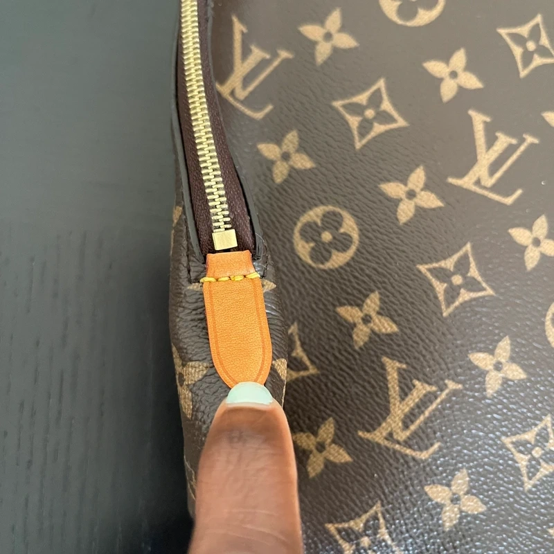 Louis Vuitton étui voyage GM monogram SAC DE LUXE DE SECONDE MAIN AUTHENTIQUE CERTIFICAT D'AUTHENTICITE ENTRUPY. SAC DE LUXE D'OCCASION PAS CHER. LOUIS VUITTON FULL SET