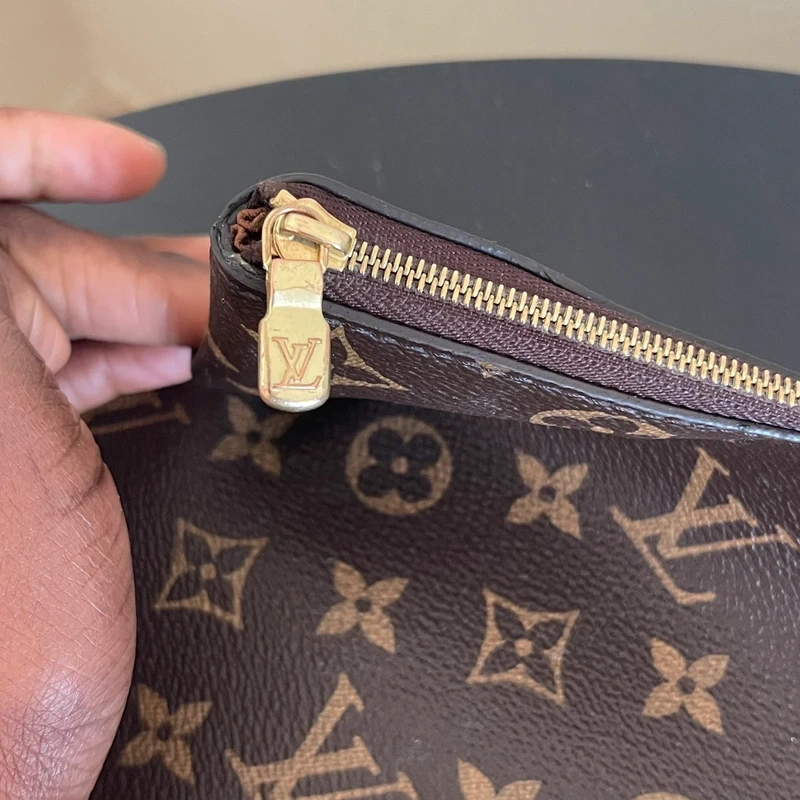 Louis Vuitton étui voyage GM monogram SAC DE LUXE DE SECONDE MAIN AUTHENTIQUE CERTIFICAT D'AUTHENTICITE ENTRUPY. SAC DE LUXE D'OCCASION PAS CHER. LOUIS VUITTON FULL SET