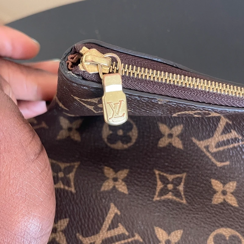 Louis Vuitton étui voyage GM monogram SAC DE LUXE DE SECONDE MAIN AUTHENTIQUE CERTIFICAT D'AUTHENTICITE ENTRUPY. SAC DE LUXE D'OCCASION PAS CHER. LOUIS VUITTON FULL SET