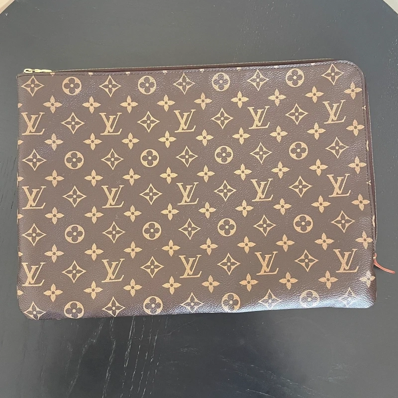 Louis Vuitton étui voyage GM monogram SAC DE LUXE DE SECONDE MAIN AUTHENTIQUE CERTIFICAT D'AUTHENTICITE ENTRUPY. SAC DE LUXE D'OCCASION PAS CHER. LOUIS VUITTON FULL SET