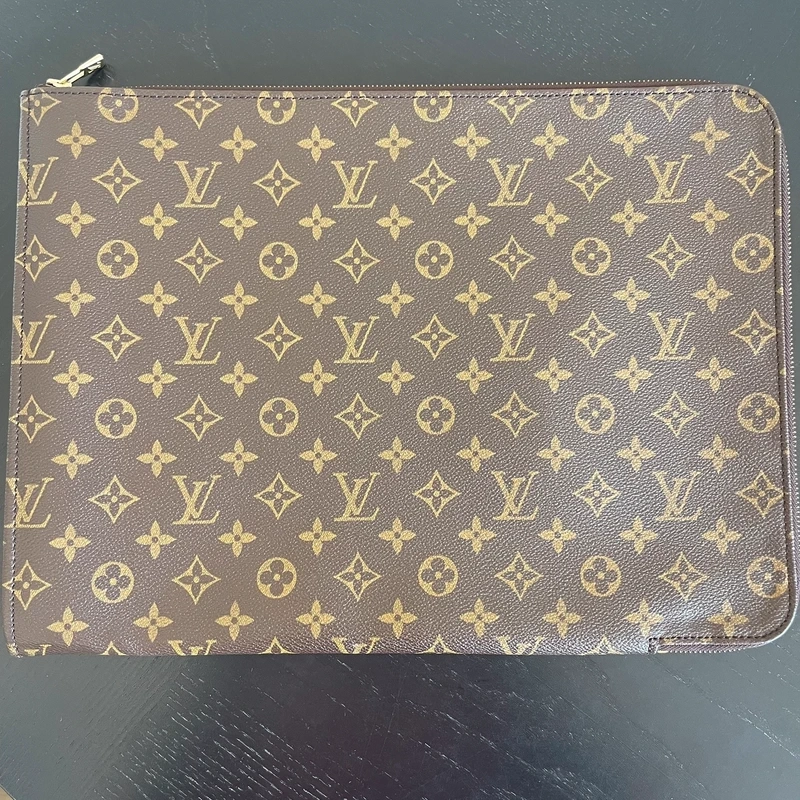 Louis Vuitton étui voyage GM monogram vintage SAC DE LUXE DE SECONDE MAIN AUTHENTIQUE CERTIFICAT D'AUTHENTICITE ENTRUPY. SAC DE LUXE D'OCCASION PAS CHER. LOUIS VUITTON FULL SET
