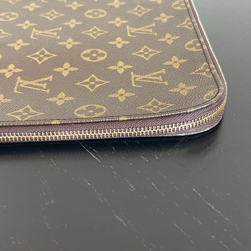Louis Vuitton étui voyage GM monogram vintage SAC DE LUXE DE SECONDE MAIN AUTHENTIQUE CERTIFICAT D'AUTHENTICITE ENTRUPY. SAC DE LUXE D'OCCASION PAS CHER. LOUIS VUITTON FULL SET