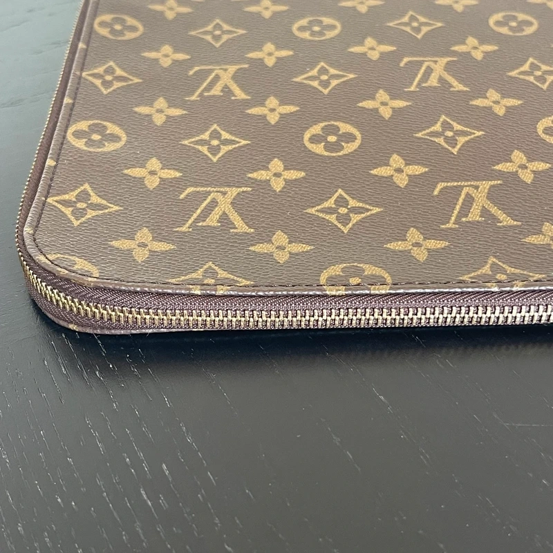 Louis Vuitton étui voyage GM monogram vintage SAC DE LUXE DE SECONDE MAIN AUTHENTIQUE CERTIFICAT D'AUTHENTICITE ENTRUPY. SAC DE LUXE D'OCCASION PAS CHER. LOUIS VUITTON FULL SET