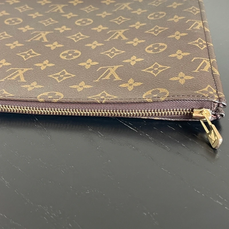 Louis Vuitton étui voyage GM monogram vintage SAC DE LUXE DE SECONDE MAIN AUTHENTIQUE CERTIFICAT D'AUTHENTICITE ENTRUPY. SAC DE LUXE D'OCCASION PAS CHER. LOUIS VUITTON FULL SET