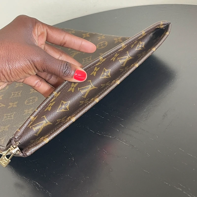 Louis Vuitton étui voyage GM monogram vintage SAC DE LUXE DE SECONDE MAIN AUTHENTIQUE CERTIFICAT D'AUTHENTICITE ENTRUPY. SAC DE LUXE D'OCCASION PAS CHER. LOUIS VUITTON FULL SET