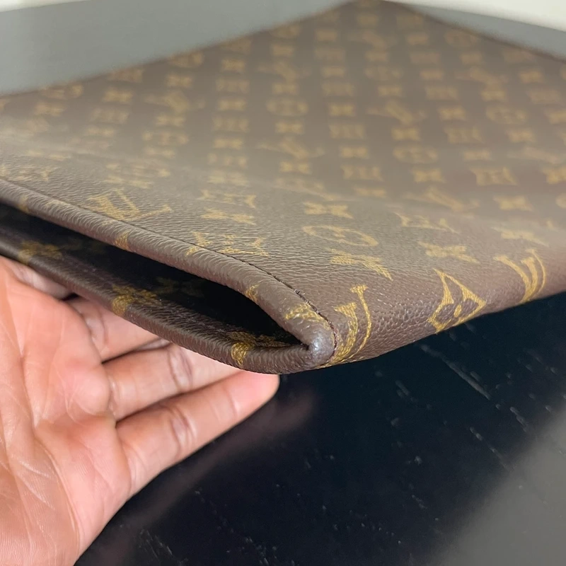 Louis Vuitton étui voyage GM monogram vintage SAC DE LUXE DE SECONDE MAIN AUTHENTIQUE CERTIFICAT D'AUTHENTICITE ENTRUPY. SAC DE LUXE D'OCCASION PAS CHER. LOUIS VUITTON FULL SET