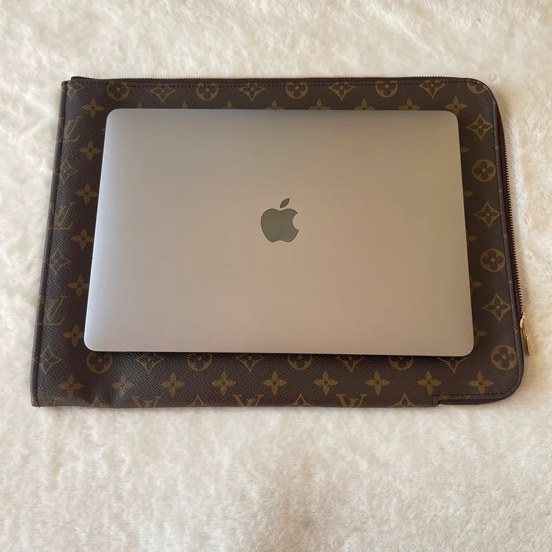 Louis Vuitton étui voyage GM monogram vintage SAC DE LUXE DE SECONDE MAIN AUTHENTIQUE CERTIFICAT D'AUTHENTICITE ENTRUPY. SAC DE LUXE D'OCCASION PAS CHER. LOUIS VUITTON FULL SET