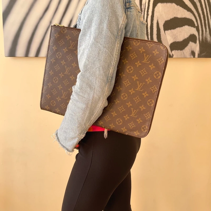 Louis Vuitton étui voyage GM monogram vintage SAC DE LUXE DE SECONDE MAIN AUTHENTIQUE CERTIFICAT D'AUTHENTICITE ENTRUPY. SAC DE LUXE D'OCCASION PAS CHER. LOUIS VUITTON FULL SET