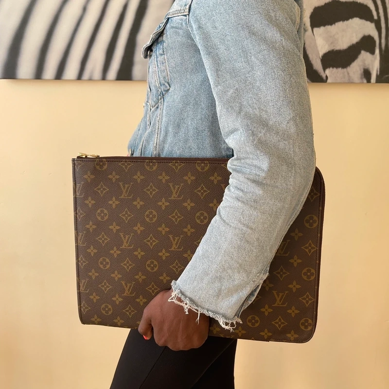 Louis Vuitton étui voyage GM monogram vintage SAC DE LUXE DE SECONDE MAIN AUTHENTIQUE CERTIFICAT D'AUTHENTICITE ENTRUPY. SAC DE LUXE D'OCCASION PAS CHER. LOUIS VUITTON FULL SET