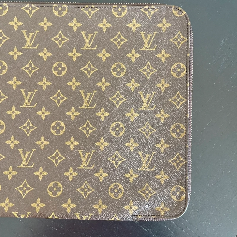 Louis Vuitton étui voyage GM monogram vintage SAC DE LUXE DE SECONDE MAIN AUTHENTIQUE CERTIFICAT D'AUTHENTICITE ENTRUPY. SAC DE LUXE D'OCCASION PAS CHER. LOUIS VUITTON FULL SET