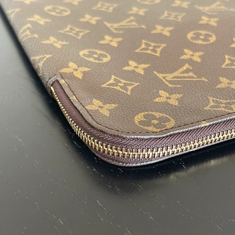 Louis Vuitton étui voyage GM monogram vintage SAC DE LUXE DE SECONDE MAIN AUTHENTIQUE CERTIFICAT D'AUTHENTICITE ENTRUPY. SAC DE LUXE D'OCCASION PAS CHER. LOUIS VUITTON FULL SET