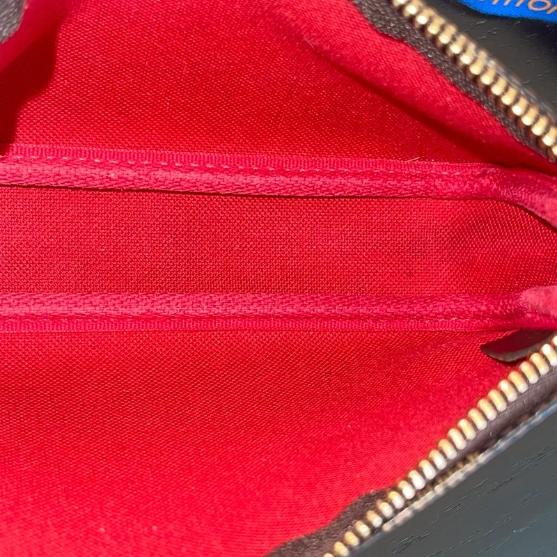 LOUIS VUITTON mini pochette accessoire damier ébène LUXE DE SECONDE MAIN AUTHENTIQUE. SAC D'OCCASION PAS CHER CERTIFICAT D'AUTHENTICITE ENTRUPY. LOUIS VUITTON FULL SET